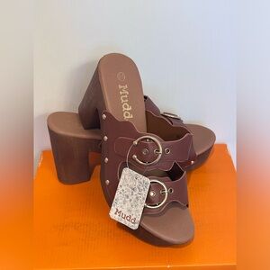 Mudd Brown Leather Buckel Platform Studded Heeled Sandals Size 8